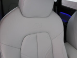 走行性能とラグジュアリーさを両立したモデルSラインの証。見た目も専用のスポーティな内外装でエンジン出力やハンドリング性能が強化されています。