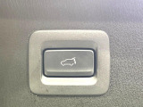【パワーバックドア】スマートキーや運転席のボタンを押すだけでリアゲートが自動で開閉します!荷物を持っている時や、高い位置にあるバックドアを閉める際に便利な機能です♪