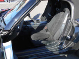 助手席も運転席同様に上品且つ質感の高いデザインで優雅にドライブを堪能できます。