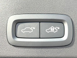 【パワーバックドア】スマートキーや運転席のボタンを押すだけでリアゲートが自動で開閉します!荷物を持っている時や、高い位置にあるバックドアを閉める際に便利な機能です。