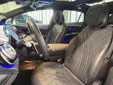 メルセデスのシートは、少し硬めに出来ておりますので、長時間の運転でも疲れにくく、安全にドライビングをお楽しみ頂けます