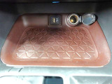 前席USBソケット(TypeA)でスマホの音声を車内でお楽しみ頂けます!