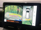 【パノラミックビューモニター】専用のカメラにより、上から見下ろしたような視点で360度クルマの周囲を確認することができます☆死角部分も確認しやすく、狭い場所での切り返しや駐車もスムーズに行えます。