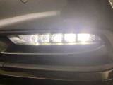 【フォグライト】霧などの悪天候時、自車の位置を示すとともに前方や路肩が見えずらい時、近い位置をワイドに照らしてくれます。