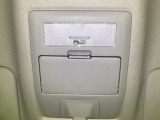 サングラスボックス。運転席側からワンタッチで簡単に取り出すことが可能です。