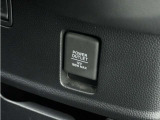 ◆12V電源ソケット◆スマートフォンの充電等にも便利な電源ソケット!使いやすい場所に装備されています。