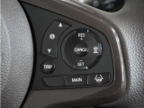 ◆アダプティブクルーズコントロール◆予め設定した車速内でクルマが自動的に加減速。前走車との適切な車間距離を維持しながら追従走行します。【LKAS】車線維持支援システムでステアリング操作を支援。