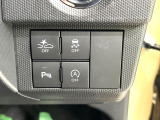 【スマートアシスト】走行中に前方の車両等を認識し、衝突しそうな時は警報とブレーキで衝突回避と被害軽減をアシスト。より安全にドライブをお楽しみいただけます。