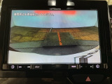 【バックカメラ】運転が苦手な方も車庫入れラクラクです!ギアをリバースに入れれば自動的に切り換わりますので、面倒な操作は不要です♪狭い駐車場もお車を傷つけず安心ですね!