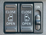 【両側パワースライドドア】スマートキーや運転席のスイッチで後席両側スライドドアの開閉が可能♪電動だから力を入れてドアを開ける必要が無く、小さなお子様でも簡単に開け閉めでき快適です♪