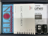 スマートキーは鍵をバッグに入れたままでもドアロックの開閉やエンジンのON・OFFができます。夜間や雨の日も鍵を探さなくて良いので便利です。