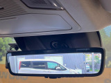 【デジタルインナーミラー】後席の大きな荷物や同乗者で後方が確認しづらい時でも安心!カメラが撮影した車両後方の映像をルームミラー内に表示。クリアな視界で状況の確認が可能です!
