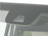 ◆Honda SENSING◆ カメラ等装置で精度の高い検知能力を発揮、安全運転を支援します。ステアリング上のコントローラーに注目!