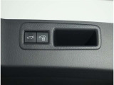 パワーバックドア装備!リヤゲートのスイッチを押すだけでバックドアが閉まります!運転席周りからも開閉の操作ができます♪