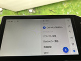 画面上に各種メニューが並び、目的の項目を見つけやすい構成です。ナビやオーディオ、車両設定などをまとめて確認でき、用途に応じた切り替えもスムーズに行えます。