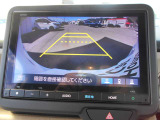 ガイド線表示機能付きのバックカメラで、バックでの車庫入れも安心です。