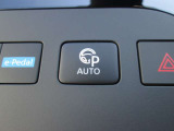 プロパイロットパーキングはスイッチを押しているだけで車が自動で駐車をしてくれる先進技術です