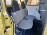 リアシートもゆとりのある足元です。