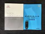 スマートキーは鍵をバッグに入れたままでもドアロックの開閉やエンジンのON・OFFができます。夜間や雨の日も鍵を探さなくて良いので便利です。