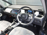 ◆視界広々で非常に運転しやすくロングドライブでも疲れを感じさせないすっきりとまとまったインパネ周りです。