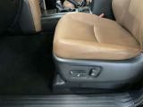 パワーシート搭載。微妙な調整が手軽にでき、ピッタリなポジションで運転することが可能です。