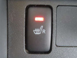 運転席にはシートヒーターが付いています。最近の冬場は例年よりも寒くなっています。。。シートヒーターがあるとないとじゃ大違い!ぜひお試しあれ!