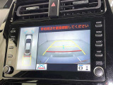 後方の見える安心をお届けするバックガイドモニター付:バックするときのアシストラインもあって楽々バック!車庫入れや縦列駐車をサポートし、苦手な駐車も安心です!今やもう手放せない装備ですネ♪