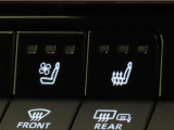 運転席と助手席にシートヒーターを装備しております。