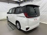 広々とした車内空間に優れた燃費性能。更にデザインも上質で人気のお車です!