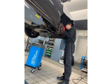 熟練のスタッフがお客様の大切なお車を一台一台丁寧に点検・整備いたします。