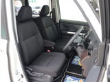 お車選びをお楽しみ頂けるよう、在庫車の展示スペースを十分に確保しております。