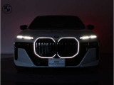 ☆BMWの代名詞とも言える【キドニーグリル】一目見ただけでBMW車であると認識できる確固たるアイコンとして存在感を放ちます☆