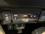 ビルトインタイプのETCで見た目もスッキリ。高速道路の利用にとても便利です。利用には車両情報を登録する「セットアップ」が別途必要です。