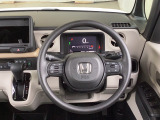 ステアリングスイッチでオーディオ各種操作が可能で、運転に集中できます。安心・安全・快適なドライブをお楽しみいただけます。