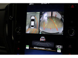 自車を真上から見たような映像で、駐車を楽に行えるパノラミックビューモニター付き。