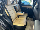 後席のレイアウトも手を抜く事なく装飾が充実したマツダ車です。