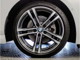 BMW純正アルミホイールです。納車時にはアルミホイールコーティングも承っております!是非ご検討下さいませ。