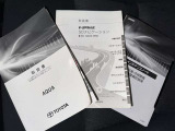 メンテナンスノート、取扱説明書です。 その車の整備記録が事細やかに記録されています。 車が生まれてから今までどのような道を歩んできたのか判るとても重要な物ですよ。