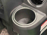 運転席側には掘り込み式インパネカップホルダー