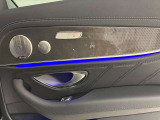 【メモリー付きパワーシート】3名までのシートポジションを記憶できるパワーシート!運転席のみ、ドアミラー・ステアリング位置も記憶可能です。高速道路などでの、運転交代時などに便利な機能です☆