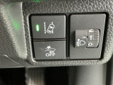路外逸脱抑制機能は車が車線からはみ出しそうなときに車線内に戻すようにドライバーへお知らせします