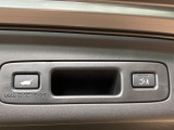 【パワーバックドア】スマートキーや運転席のボタンを押すだけでリアゲートが自動で開閉します!荷物を持っている時や、高い位置にあるバックドアを閉める際に便利な機能です♪