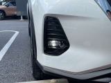 「LEDフォグランプ」霜や雨などの悪天候時に視界を確保するために自動車に取り付けられる補助灯です。