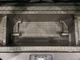 ラゲージデッキボードの下には大容量の収納ができる深底ラゲージアンダーボックス