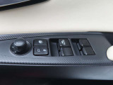 運転席のパワーウインドースイッチ部です。よく触れる場所だからこそ、使用状態があらわれますよね。ぜひこうした所もチェックしてください。