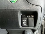 運転席からもスライドドアの開閉ができます♪