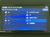 複数のオーディオソースが一覧で表示され、使いたい音源を画面から選べる構成です。項目が整理されていて選択先を把握しやすく、気分や場面に合わせて音楽を楽しめます。