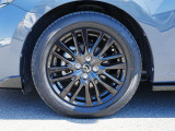 標準装備の純正16インチアルミホイール。タイヤサイズは185/60R16です。