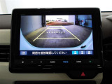 バックモニター付きで慣れない駐車場や車庫入れをサポートします。