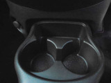 センターにドリンクホルダーがあり便利です